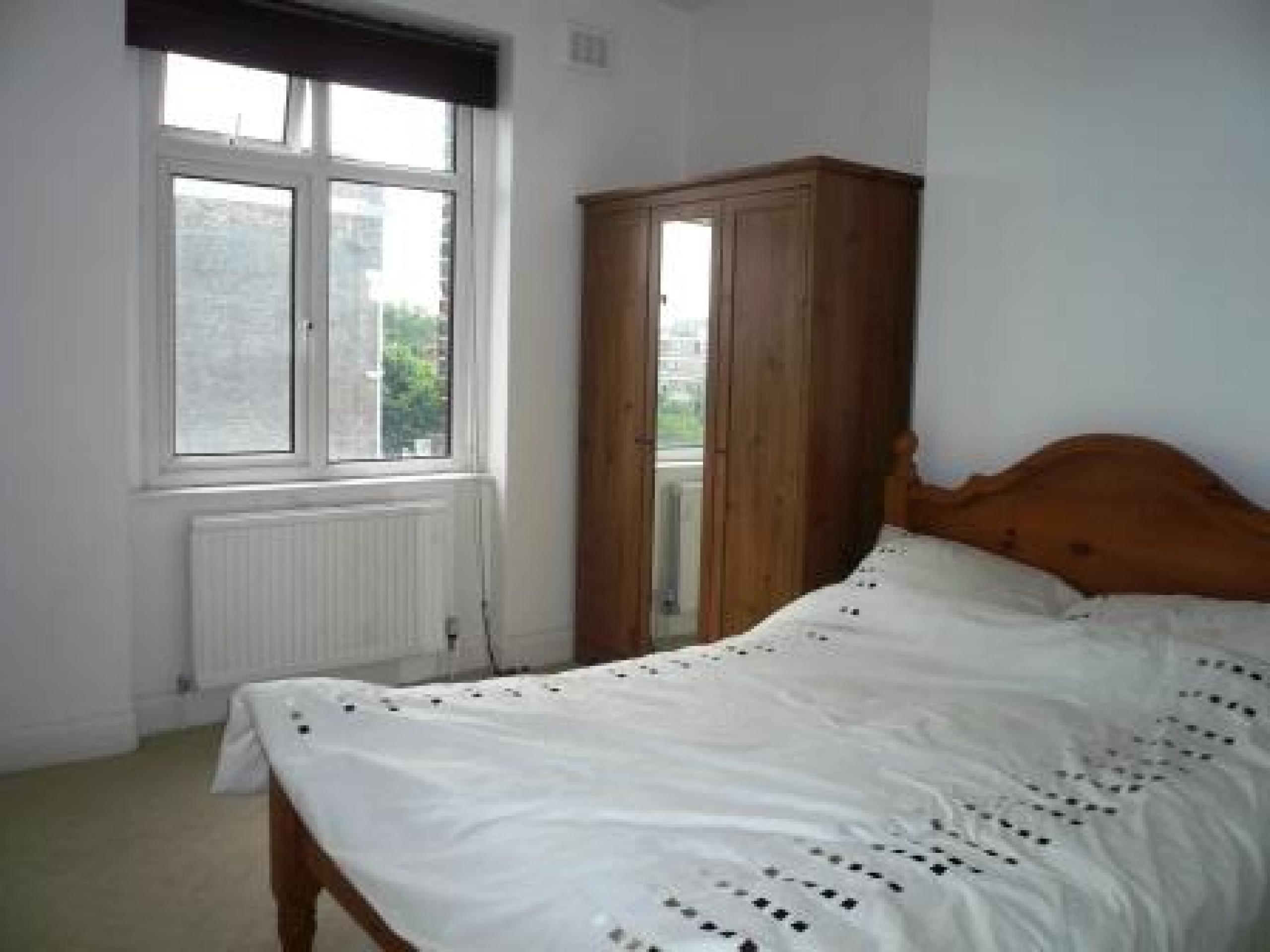			YOU DON'T BEAT THIS FOR LOCATION, 2 Bedroom, 1 bath, 1 reception Flat			 Elgin Avenue, MAIDA VALE W9